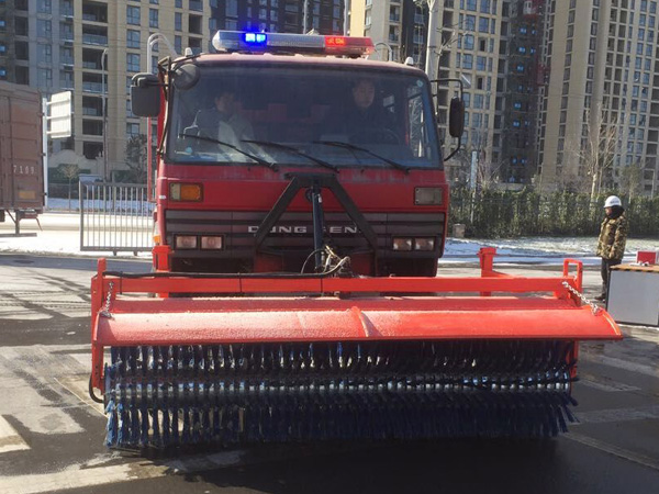 消防掃雪車 東風(fēng)153消防車裝3米除雪刷